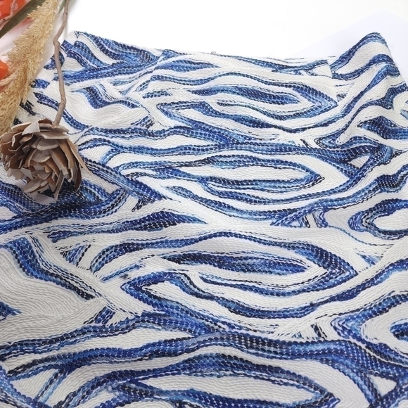 WORTH Blue White Patterned Embroidered Skirt Sz 8 - Picture 6 of 12